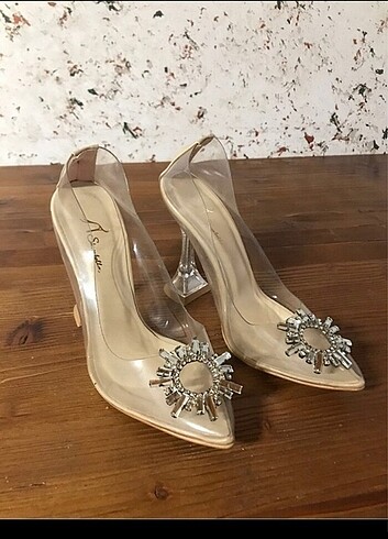 Şeffaf taşlı stiletto