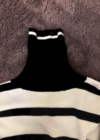 Kadın Beyaz Siyah Çizgili Boğazlı Kazak - Görsel 3