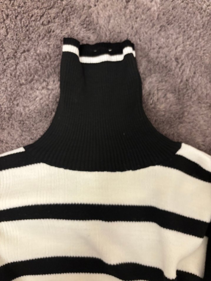 Kadın Beyaz Siyah Çizgili Boğazlı Kazak - Görsel 2