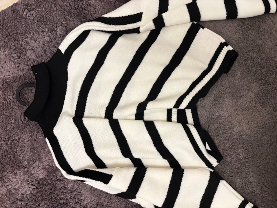 Kadın Beyaz Siyah Çizgili Boğazlı Kazak - Görsel 4