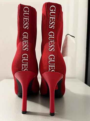 Guess kırmızı topuklu ayakkabı