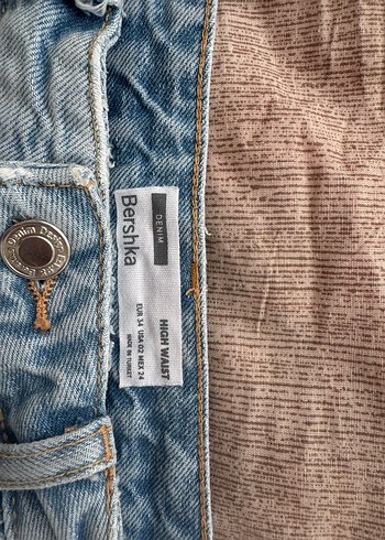 Kadın Yırtık Mini Denim Şort - Görsel 3