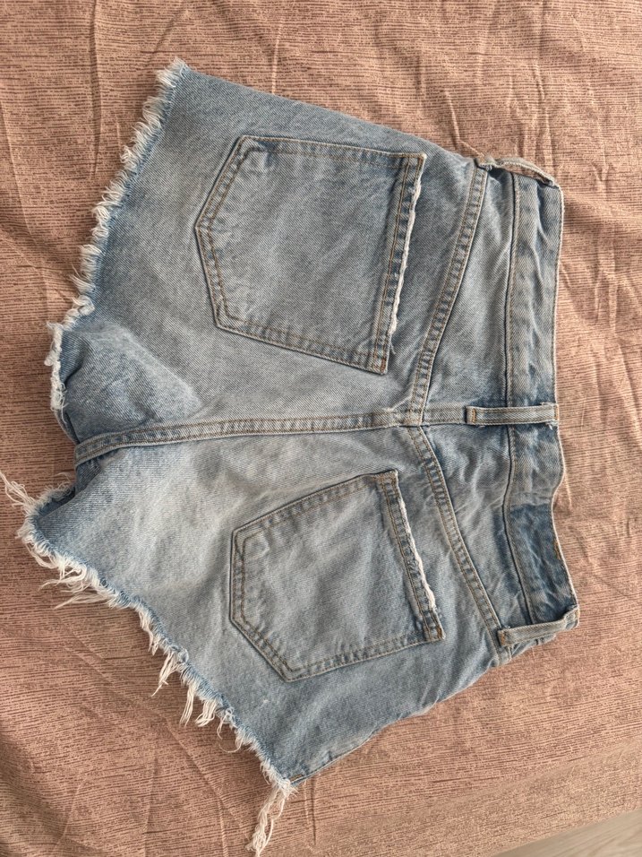 Kadın Yırtık Mini Denim Şort - Görsel 2