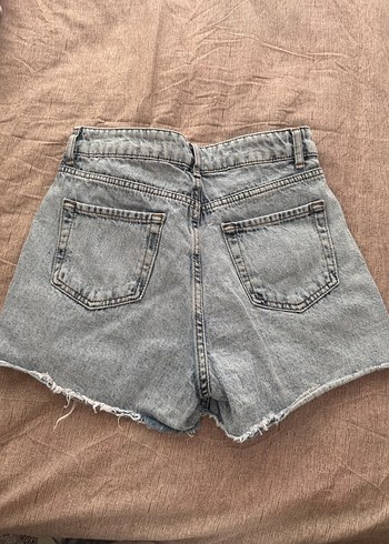 Yırtık Detaylı Gri Kadın Mini Denim Şort
Addax - Görsel 2