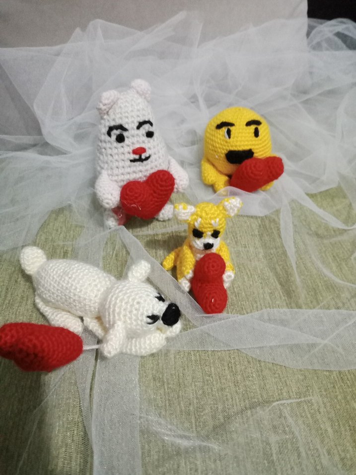 Renkli Kalpli El Yapımı Örgü Hediyelikler açıklamayı okuyunuz - Görsel 2