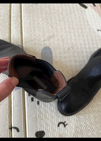 Siyah Deri Kadın Topuklu Bot HM 
bot çizme - Görsel 3