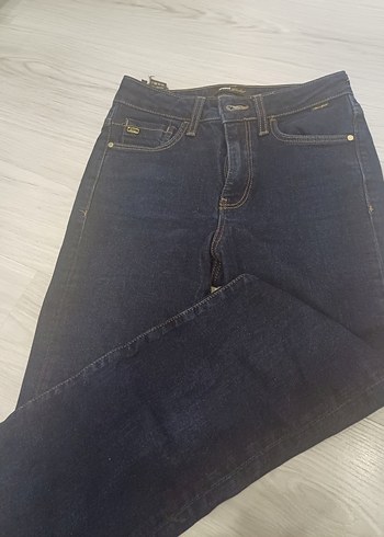 Mavi Kadın Lacivert Kemerli Dar Kesim Midi Jean