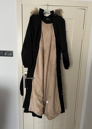 Siyah Kadın Uzun Kaban Kürklü Kapüşonlu - Görsel 2