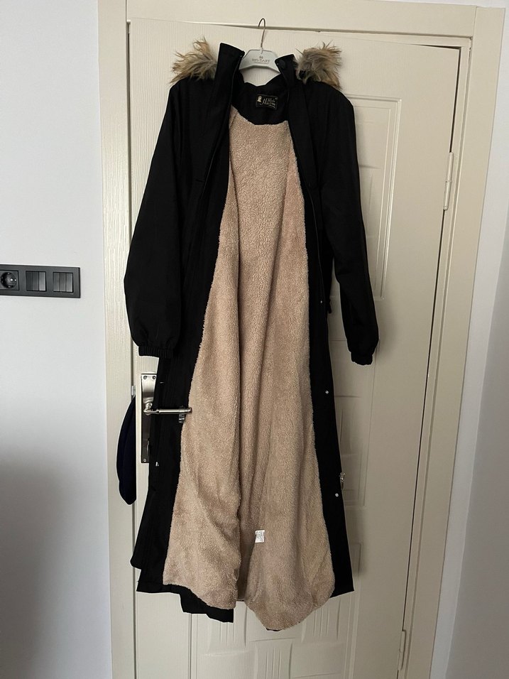 Siyah Kadın Uzun Kaban Kürklü Kapüşonlu - Görsel 2