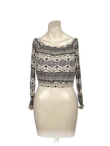 H&M Bluz %70 İndirimli.