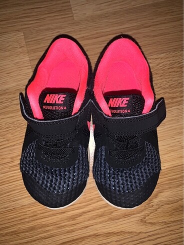 Nike Nike kız çocuk 23.5 numara deformesiz