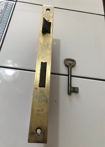 Diğer Kilit Mekanizması Kırmızı Metal Gövde
