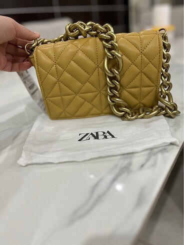 Zara zincir askılı çanta