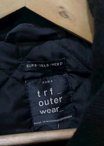 Zara Kürk Detaylı Siyah Kadın Kışlık mont