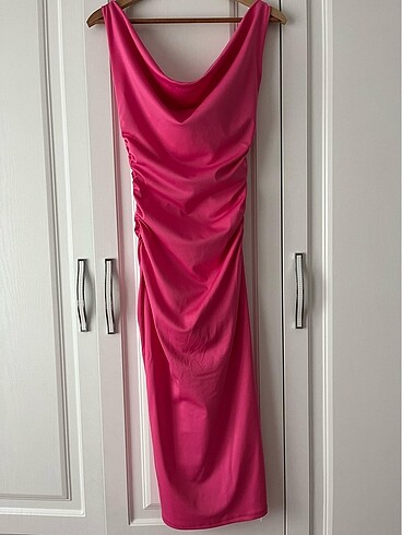 Pembe midi abiye