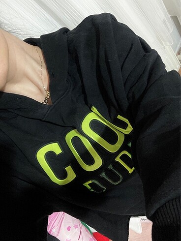 Siyah Kapüşonlu Sweatshirt
