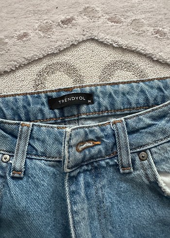 Trendyol & Milla Yırtık Detaylı Geniş Kesim Midi Kot Pantolon