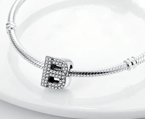 Pandora B harf Charm