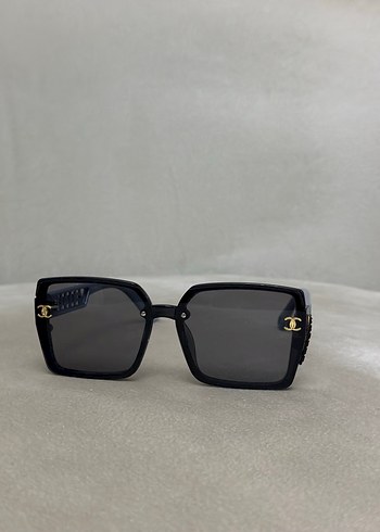 Zincir Detaylı Siyah Kadın Güneş Gözlüğü - Görsel 3