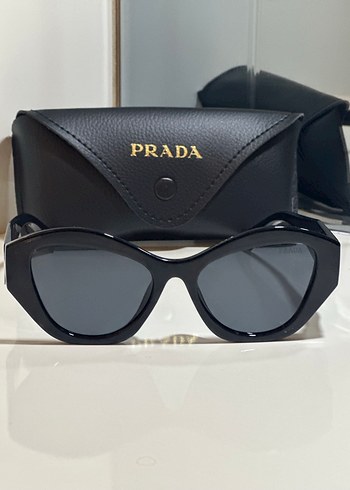 Parlak Siyah Prada Kadın Güneş Gözlüğü - Görsel 3