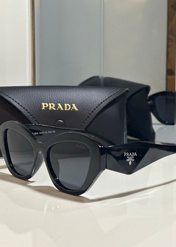 Parlak Siyah Prada Kadın Güneş Gözlüğü - Görsel 2