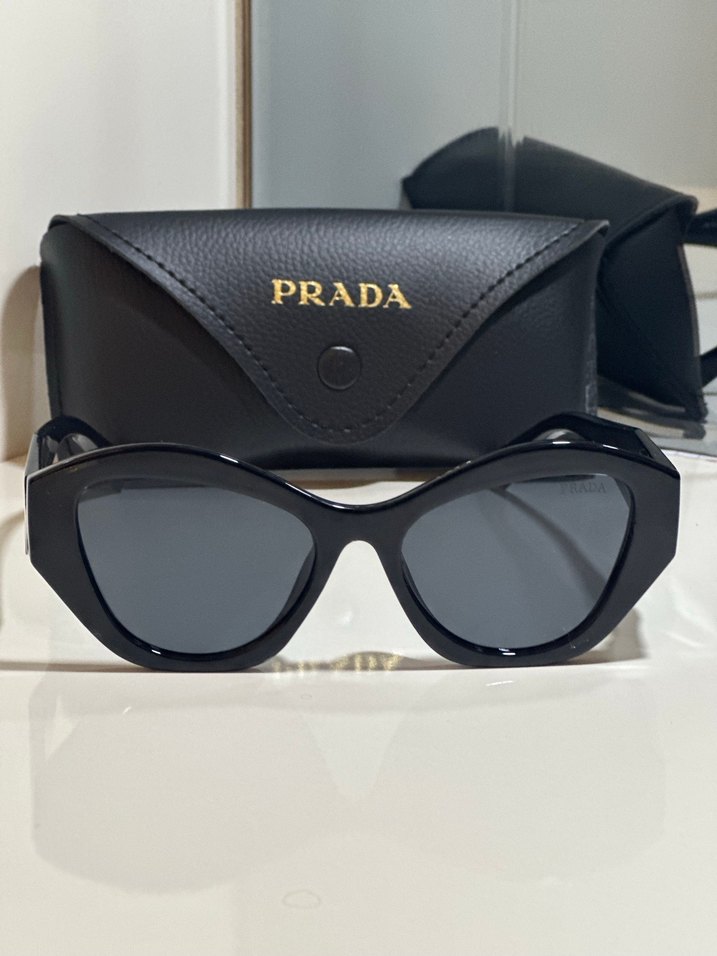 Parlak Siyah Prada Kadın Güneş Gözlüğü - Görsel 3