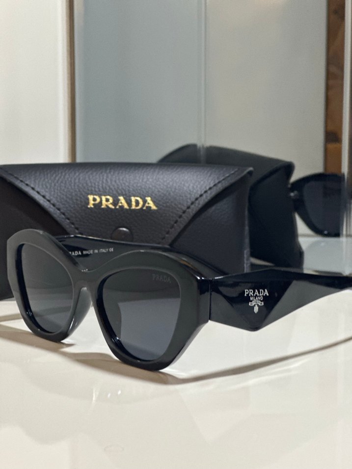 Parlak Siyah Prada Kadın Güneş Gözlüğü - Görsel 2