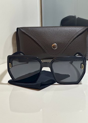 Parlak Siyah Klasik Kadın Güneş Gözlüğü - Görsel 2