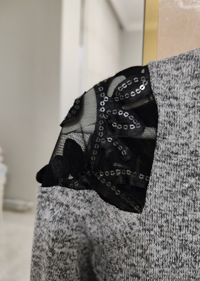 Dantel detaylı üst - Görsel 3