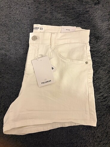 42 Beden pull bear kot şort etiketli