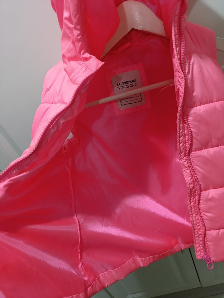 LCW 9-10 yaş Kız Çocuk Kapüşonlu Pembe Şişme Yelek - Görsel 5