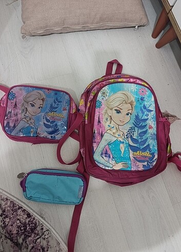 İlk okul cantası frozen. kalem kutu takım değil hediyeli satış