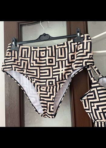 44 Beden Baskılı Kemerli Mini Bikini Takımı