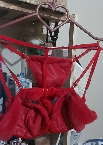 Kırmızı Peluş Street Wear Sütyen - Görsel 3