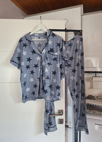 Gri Yıldız Desenli Kısa Kollu Kadın Pijama Takımı