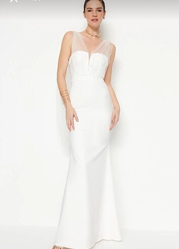 İnci detaylı beyaz nikah elbisesi