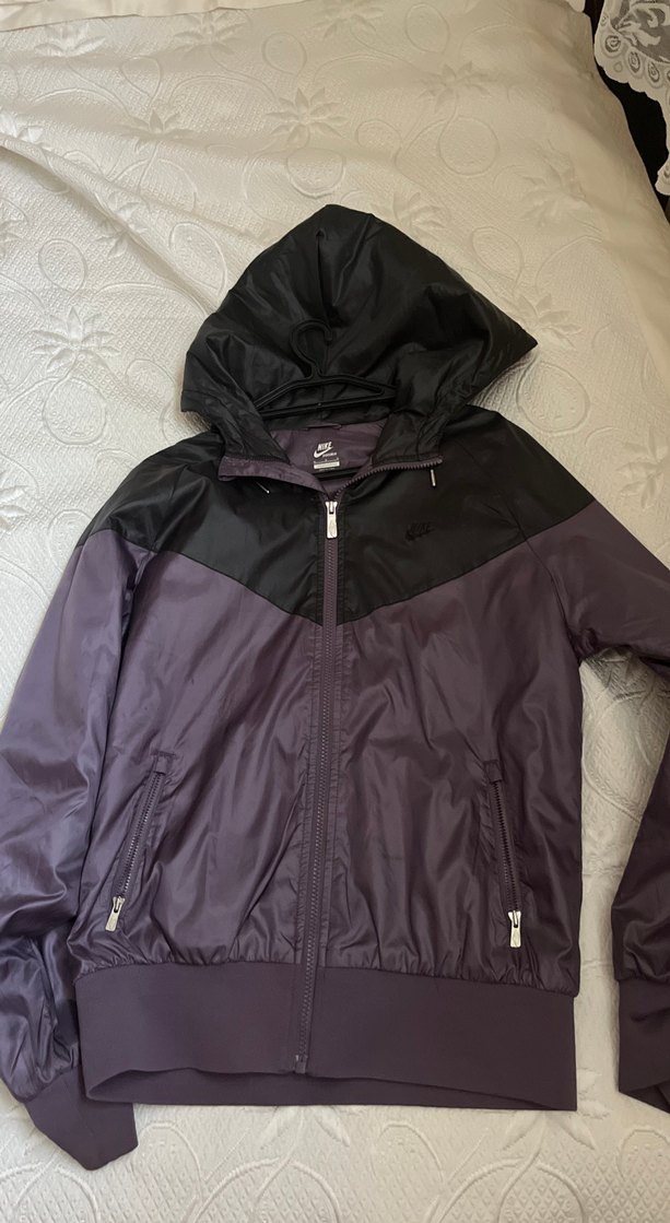 Nike Kadın Mor Siyah Kapüşonlu Fermuarlı Yağmurluk - Görsel 4