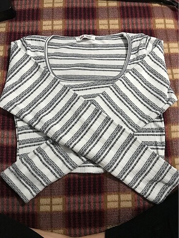 Bershka Uzun kollu crop