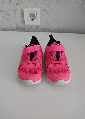 24 Beden pembe Renk Nike kız çocuk spor ayakkabı