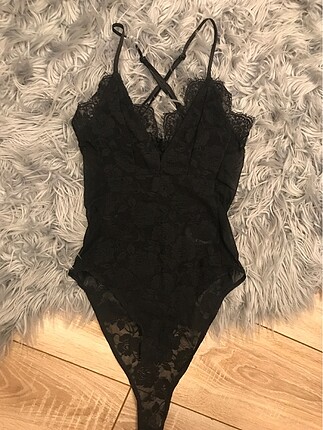 H&M dantel body