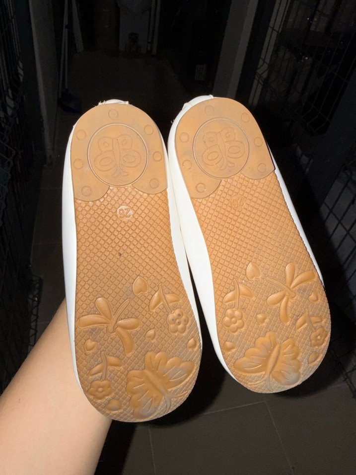 Elsa Beyaz Fiyonk Detaylı Kız Çocuk Babet - Görsel 3