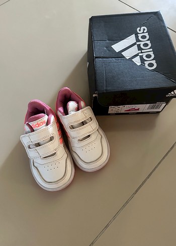 21 Beden Adidas Kız Çocuk Spor Ayakkabı 21 no