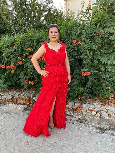 Kırmızı Kemerli Elbise