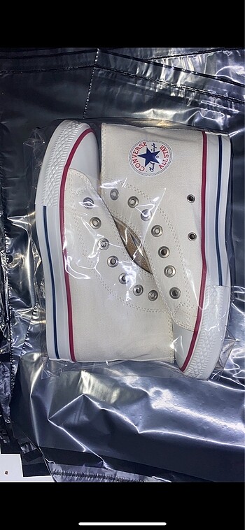 Beyaz converse