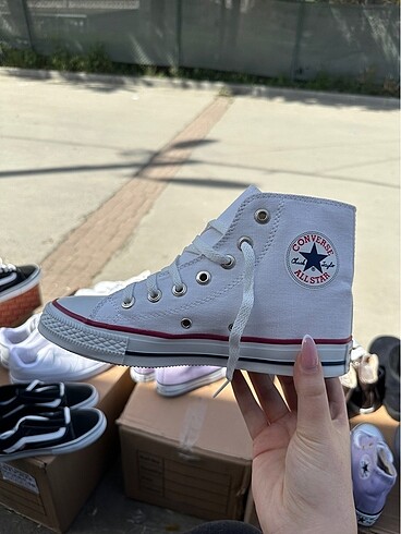 Beyaz converse