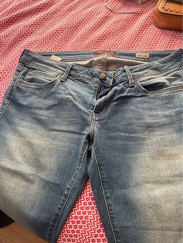 Mavi jeans 40-42 beden yepyeni kapri likralı