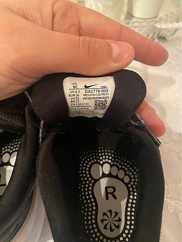 26 Beden siyah Renk Nike Ayakkabı
