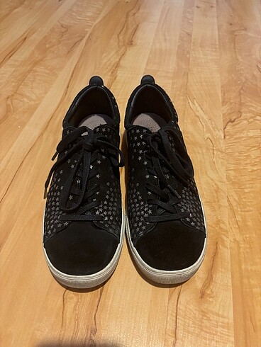 Skechers Yıldız Desenli Siyah Sneaker