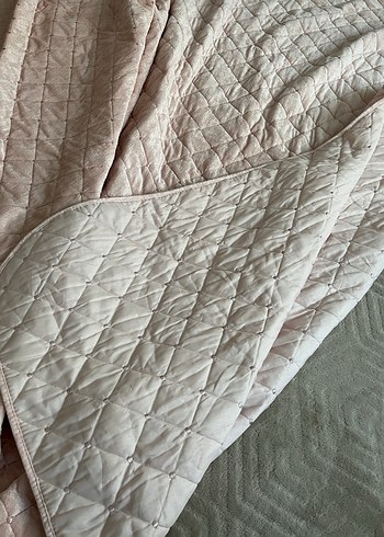 Pembe Kapitone Yatak Örtüsü - Görsel 3