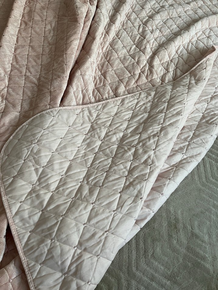 Pembe Kapitone Yatak Örtüsü - Görsel 3